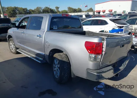 2010 Toyota Tundra Limited 5.7L V8 z USA, uszkodzony, nr VIN 5TFFY5F13AX093024